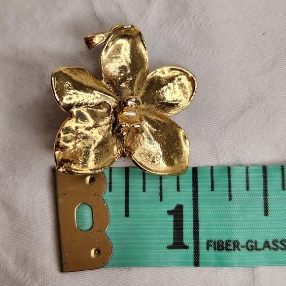 Gold Flower Brooch Pendant - Picture 6 of 8